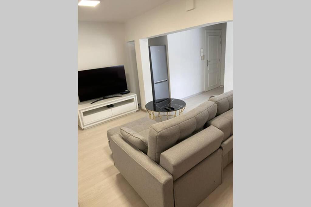 Au Coeur De Bruxelles Un Superbe Appartement . — Photos 1